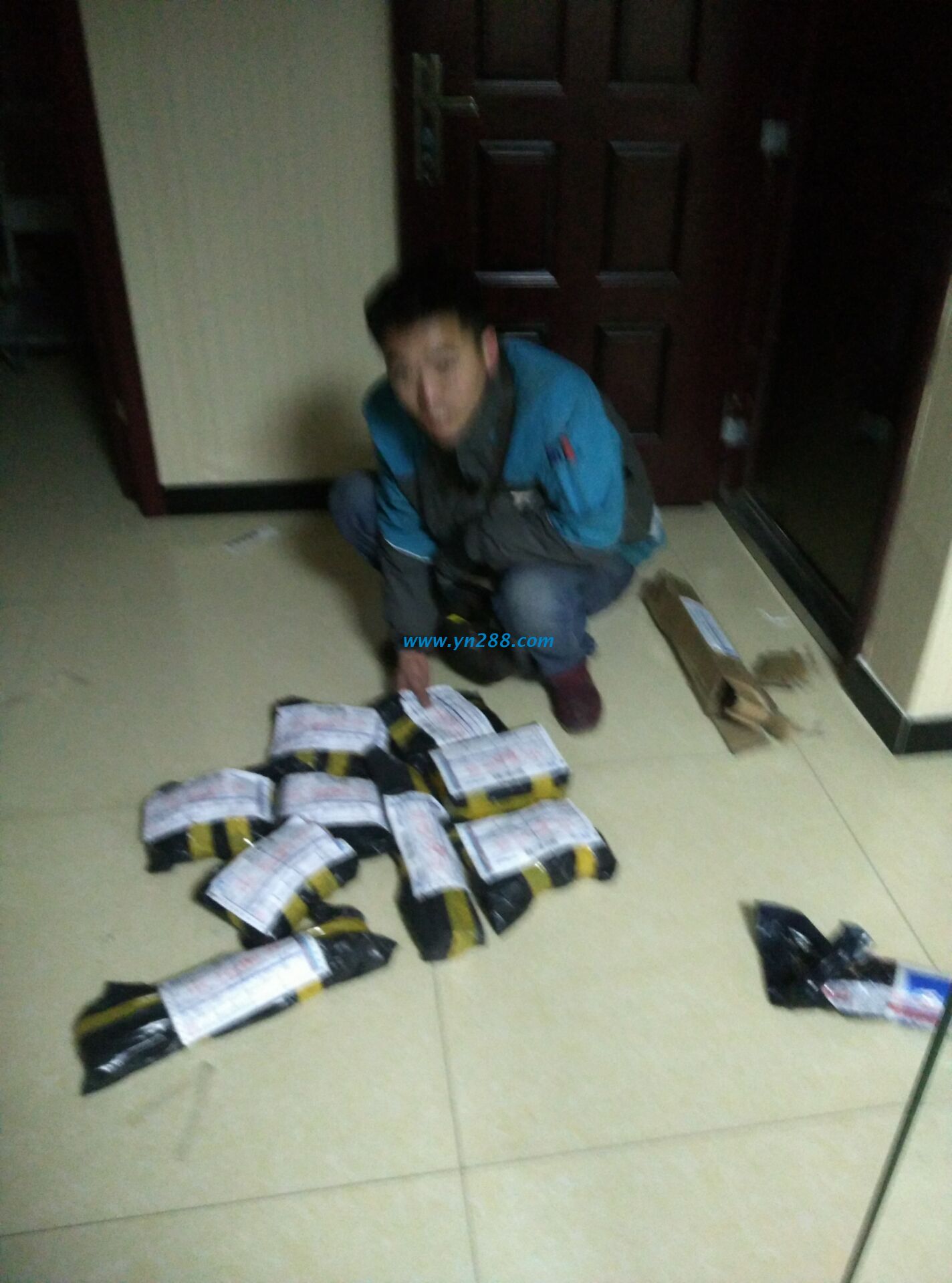  武安小夫妻帶寶寶來找手工活，沒有編號被婉拒