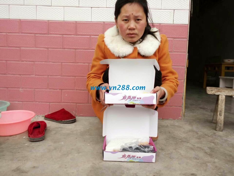 安徽宿州農(nóng)村主婦韓女士和妹妹一起利用業(yè)余時間兼職手工活珠繡賺錢 安徽宿州農(nóng)村主婦韓女士和妹妹一起利用業(yè)余時間兼職手工活珠繡賺錢(圖1)