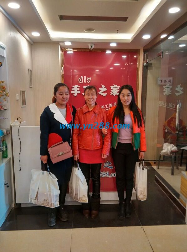 邯鄲不同地區(qū)的三位女士一起來到手工活之家總部，建立深厚友誼(圖1)
