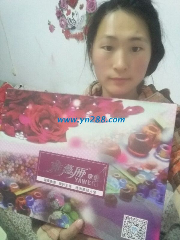 河南商丘理發(fā)店張女士業(yè)余時間兼職做手工活珠繡加工 河南商丘理發(fā)店張女士業(yè)余時間兼職做手工活珠繡加工(圖1)