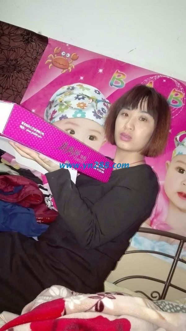 廣東江門(mén)鶴山市寶媽李女士在家邊帶孩子邊做手工活串珠掙錢(qián) 廣東江門(mén)鶴山市寶媽李女士在家邊帶孩子邊做手工活串珠掙錢(qián)(圖1)