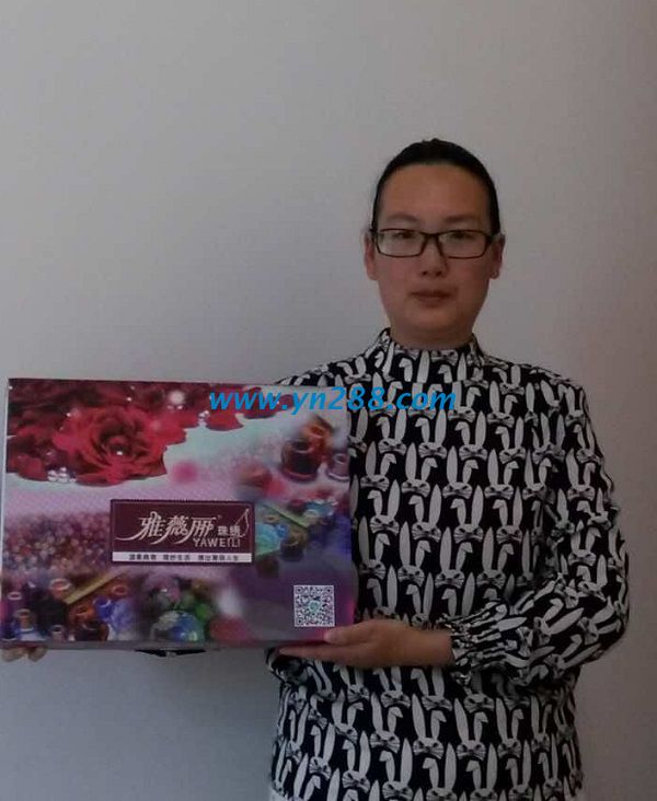 河南漯河中學(xué)教師葛女士業(yè)余時(shí)間兼職做手工活珠繡加工 河南漯河中學(xué)教師葛女士業(yè)余時(shí)間兼職做手工活珠繡加工(圖1)