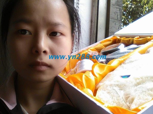 江蘇常州打工妹彭女士利用閑暇時(shí)間做手工活串珠掙錢 江蘇常州打工妹彭女士利用閑暇時(shí)間做手工活串珠掙錢(圖1)