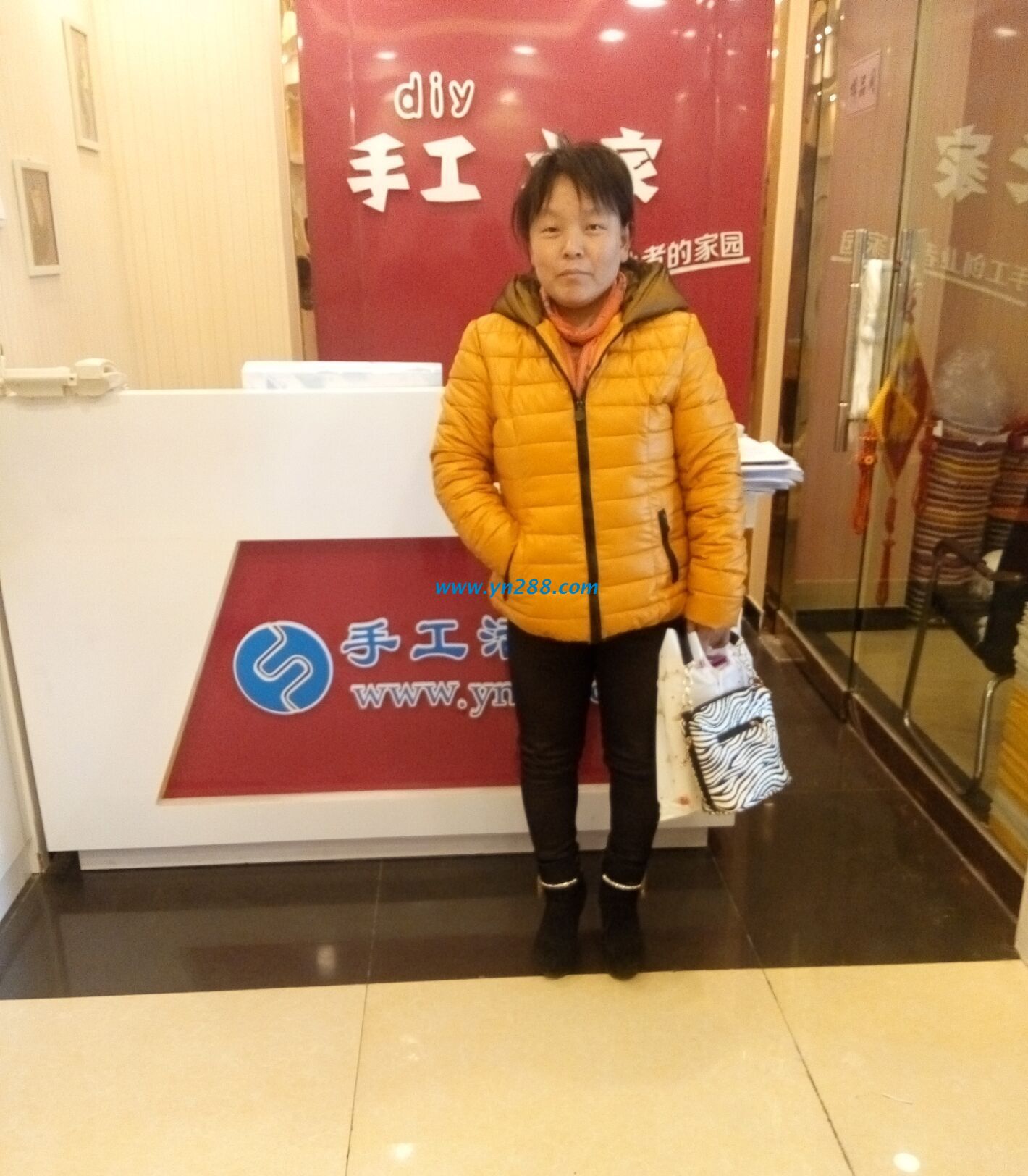 山東濟南王女士夫婦二人來到手工活之家總部考察，欲加盟代理(圖1)