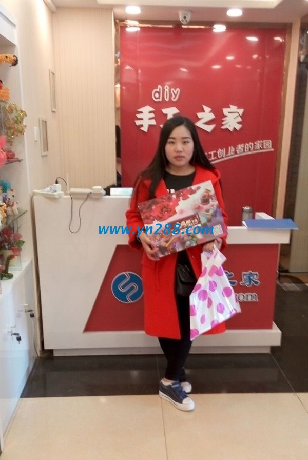 邯鄲永年化妝品店趙女士親自來手工活之家總部考察，欲兼職做手工活(圖1)