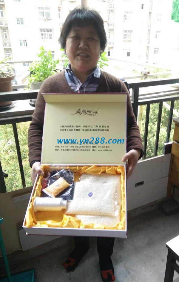江蘇南京陸大媽在家?guī)O子之余又做手工活串珠掙錢(qián) 江蘇南京陸大媽在家?guī)O子之余又做手工活串珠掙錢(qián)(圖1)