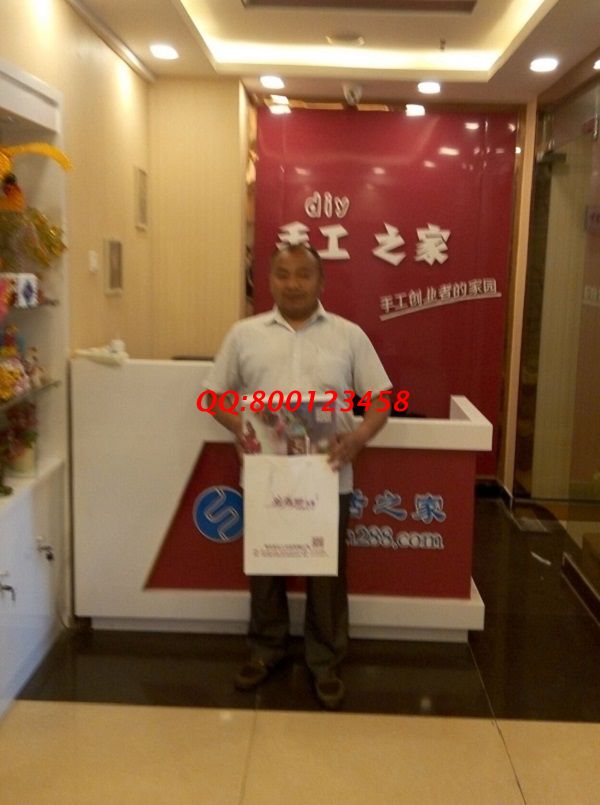 河南淅川縣百先生來(lái)手工活之家考察，欲組織當(dāng)?shù)亻e散人員做手工活(圖1)