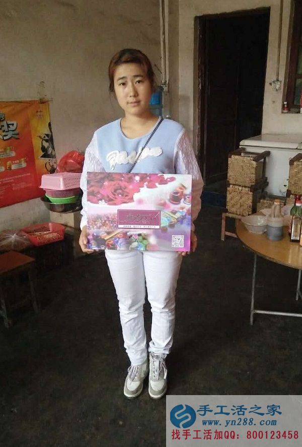 廣西百色文女士找到正規(guī)手工活串珠繡在家?guī)殞氈嘤肿鍪止せ钯嶅X 廣西百色文女士找到正規(guī)手工活串珠繡在家?guī)殞氈嘤肿鍪止せ钯嶅X(圖1)