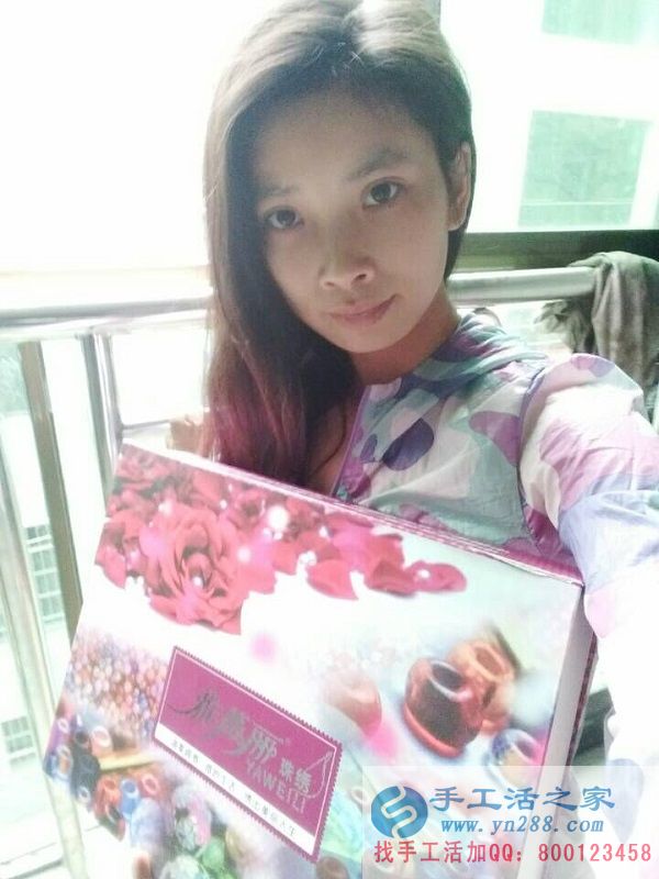 正規(guī)兼職手工活不交押金，湖南湘西鄒女士工作之余做手工活增收入(圖1)