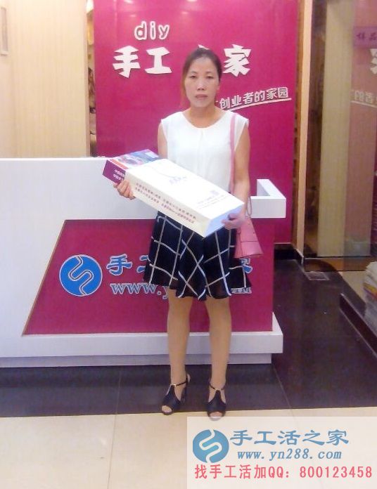 河南齊女士來手工活之家考察拿貨業(yè)余時間兼職做手工活串珠賺錢 河南齊女士來手工活之家考察拿貨業(yè)余時間兼職做手工活串珠賺錢(圖1)