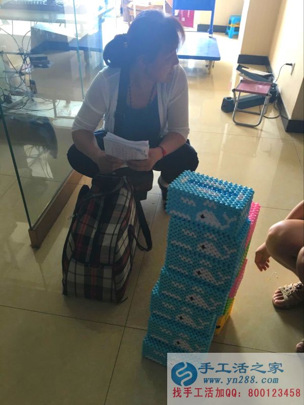 手工活之家的代理送來(lái)的紙抽盒是不是很漂亮！