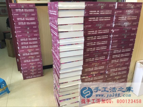 密封好的禮盒，整齊的羅列在大廳