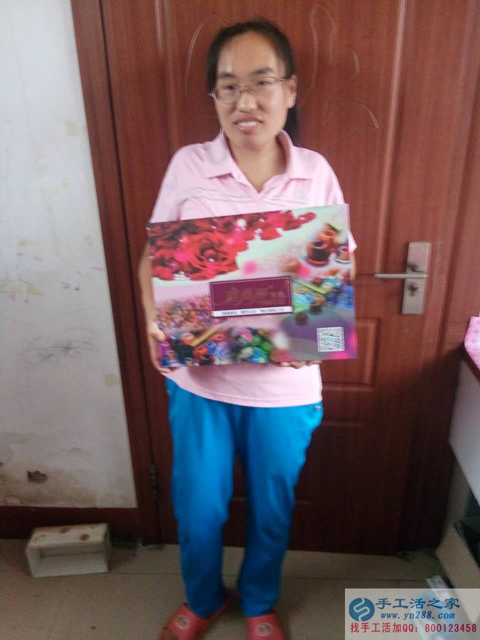正規(guī)手工活外發(fā):青島肖女士帶孩子之余做手工活賺零花錢 正規(guī)手工活外發(fā):青島肖女士帶孩子之余做手工活賺零花錢