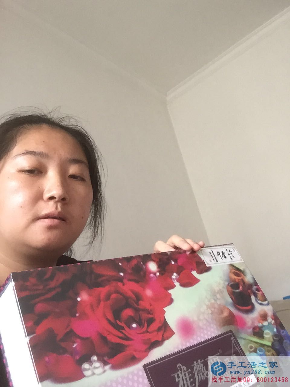 北京昌平李女士在家做兼職手工串珠繡，掙錢(qián)持家兩不誤