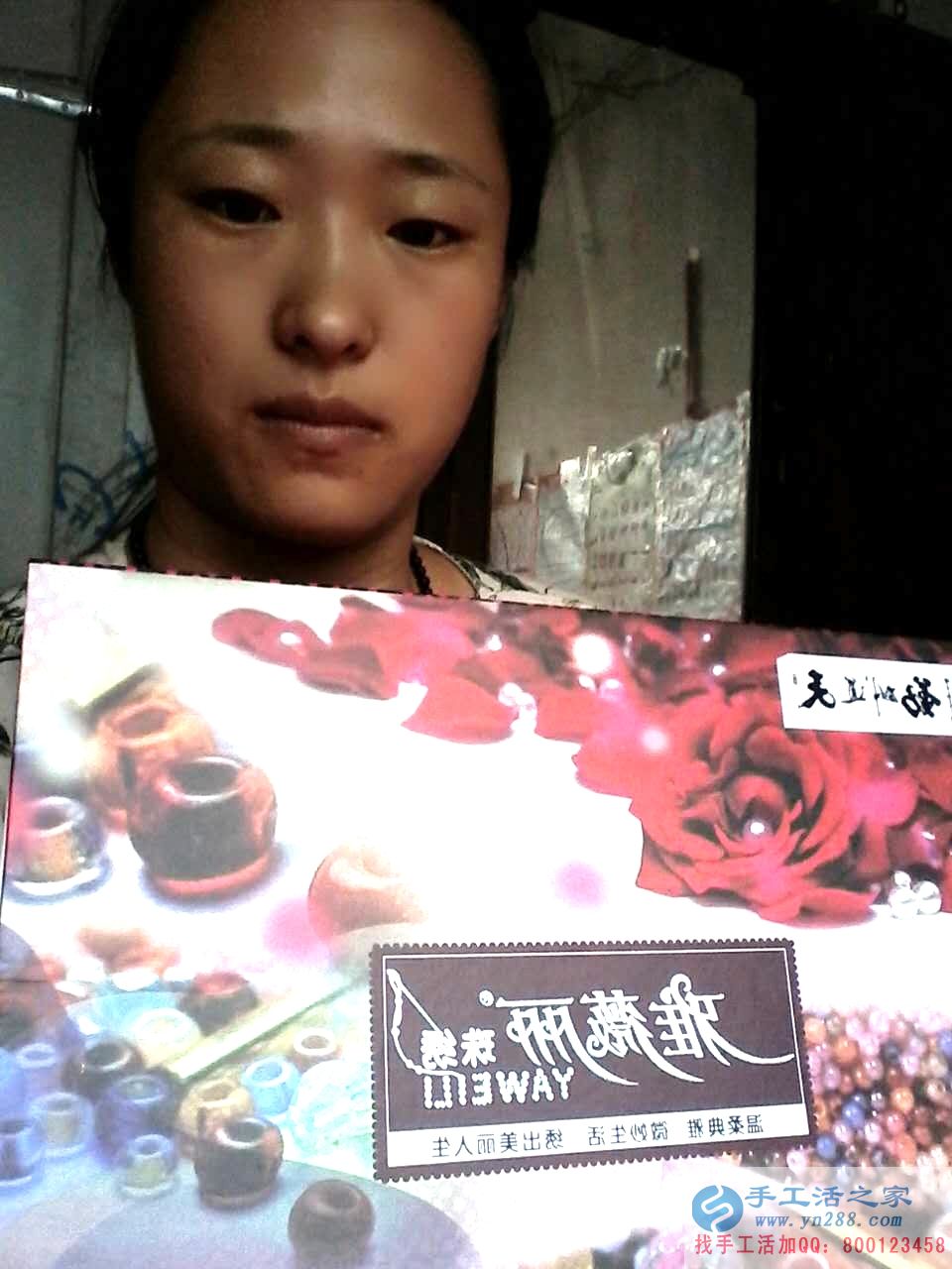 勤勞致富好榜樣:河南滎陽李大姐帶孩子之余又做手工活賺錢 勤勞致富好榜樣:河南滎陽李大姐帶孩子之余又做手工活賺錢