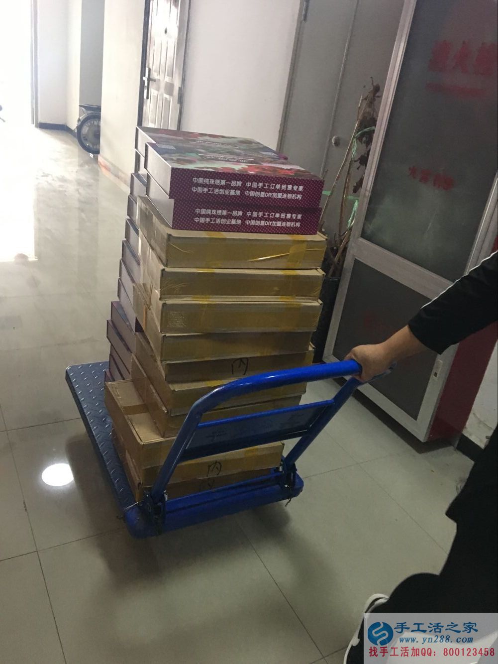 不受季節(jié)影響的手工活致富項(xiàng)目：安徽安慶王大姐做手工活賺錢(qián)