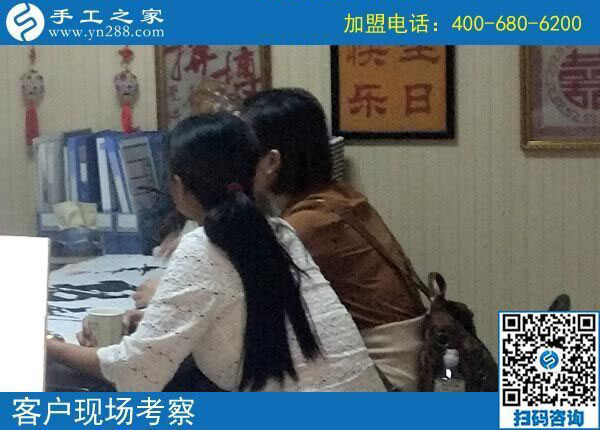 為了把家照顧好，為了多掙錢(qián)，湖南汩羅易女士選擇干這個(gè)，已經(jīng)半年多了