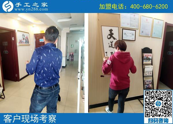 張女士夫婦在公司實(shí)地考察 張女士夫婦在公司實(shí)地考察