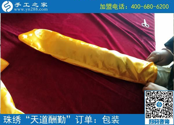 為了讓客戶滿意，這個老板選擇親自送貨  