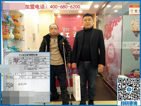 湖南一50歲殘疾老人拄著雙拐，2000多里路程來到手工之家為哪般？(圖1)