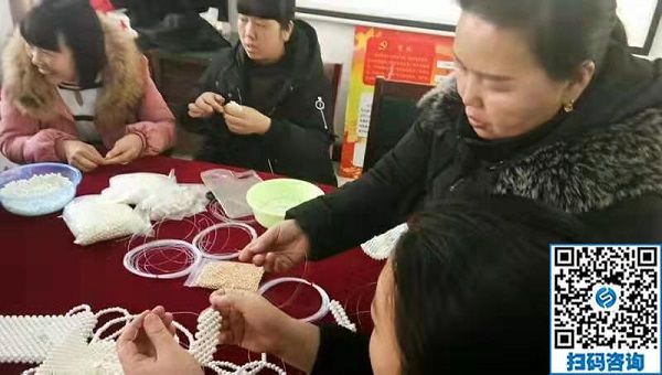 走進社區(qū)，讓珠繡手工成為大家脫貧致富的一件法寶！----記手工之家走進社區(qū)培訓串珠手工活動