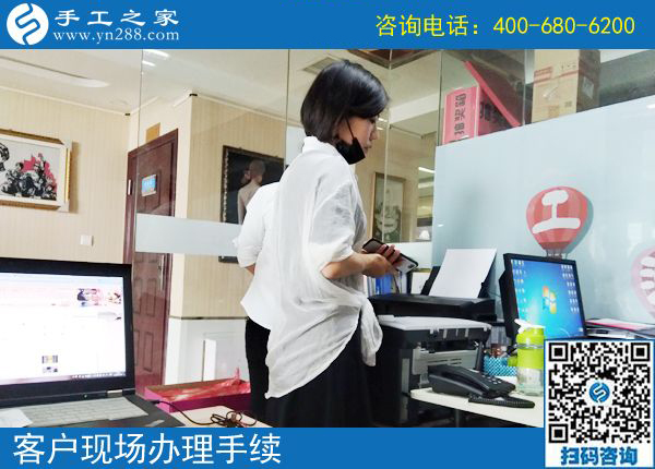 小超市的新名片，河南開封常女士開店之余做珠繡外發(fā)手工活掙錢