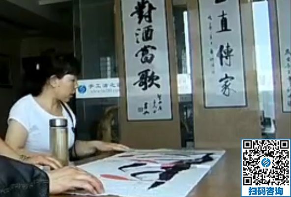 一點(diǎn)時(shí)間也不耽誤，河南洛陽(yáng)劉女士寄回成品后手里還有珠繡外發(fā)手工活做