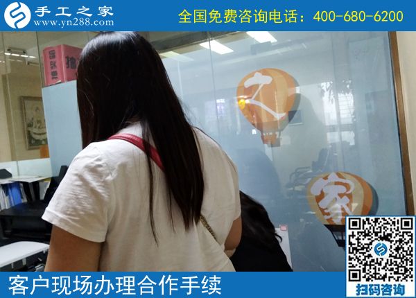 暑假里的時間才多點，甘肅定西陳女士做珠繡手工活外發(fā)加工項目掙錢
