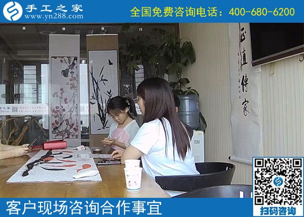 珠小孔大很好穿，河南開封于女士在家做手工活外發(fā)加工掙錢