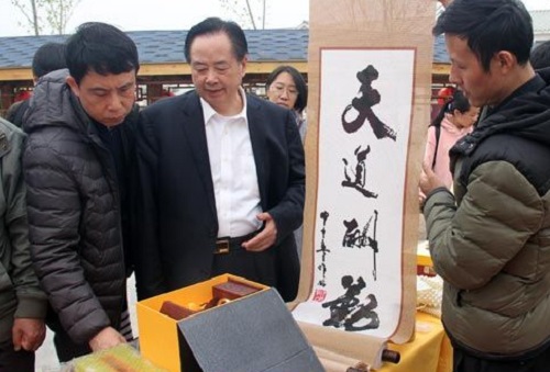 入選非遺的勵(lì)志珠珠繡這么火，這個(gè)珠繡手工是怎么回事？