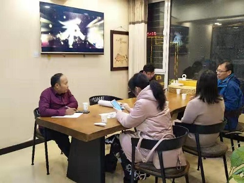 加大珠繡市場化、著重產(chǎn)品創(chuàng)新------記邯鄲學(xué)院文化產(chǎn)業(yè)管理專業(yè)主任一行到手工之家調(diào)研指導(dǎo)