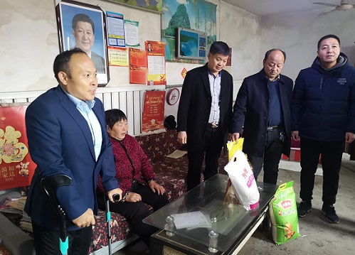 心懷公益、助力扶貧 --- --- 手工之家郝總與邯山區(qū)工商聯(lián)愛心企業(yè)家一起參加送溫暖春節(jié)慰問活動
