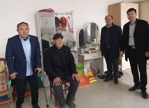 心懷公益、助力扶貧 --- --- 手工之家郝總與邯山區(qū)工商聯(lián)愛心企業(yè)家一起參加送溫暖春節(jié)慰問活動