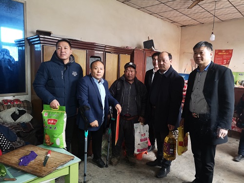 心懷公益、助力扶貧 --- --- 手工之家郝總與邯山區(qū)工商聯(lián)愛心企業(yè)家一起參加送溫暖春節(jié)慰問活動