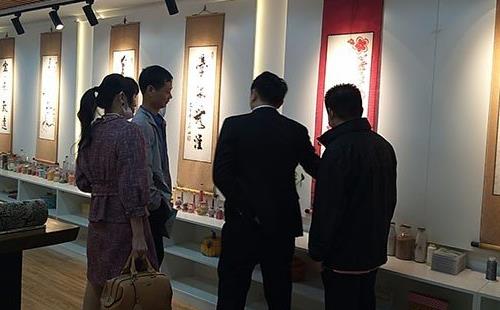邯鄲市委宣傳部文化產(chǎn)業(yè)改革處張宗強(qiáng)處長、何文毅處長一行蒞臨手工之家參觀指導(dǎo)工作