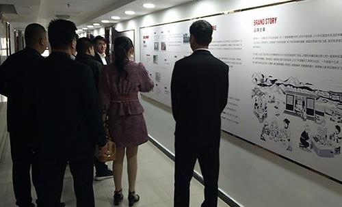 邯鄲市委宣傳部文化產(chǎn)業(yè)改革處張宗強(qiáng)處長、何文毅處長一行蒞臨手工之家參觀指導(dǎo)工作