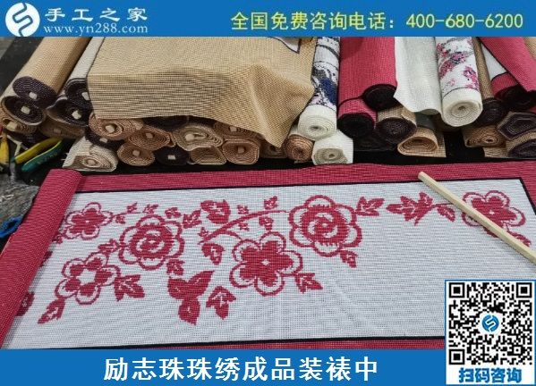 農(nóng)村60歲大媽靠做手工活掙錢，還不耽誤帶孫子(圖1)