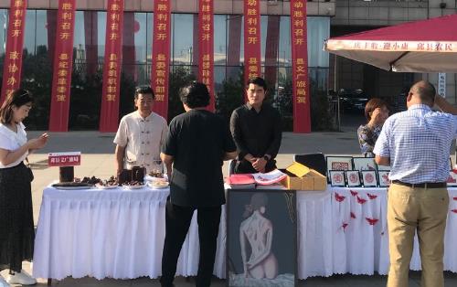 亮相“中國(guó)農(nóng)民豐收節(jié)”，勵(lì)志珠珠繡等純手工大放異彩(圖1)