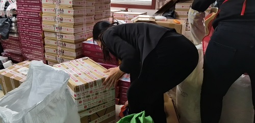 發(fā)貨、整理兩不誤------手工之家材料庫年終大盤點(diǎn)行動(dòng)開始