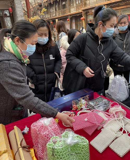 祝福三·八婦女節(jié)，勵志珠珠繡添風(fēng)采！------記手工之家參加“幸福叢臺、巾幗添彩”手工藝品展