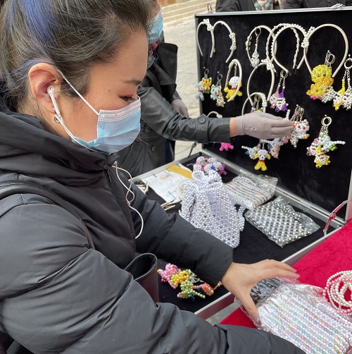祝福三·八婦女節(jié)，勵志珠珠繡添風(fēng)采！------記手工之家參加“幸福叢臺、巾幗添彩”手工藝品展