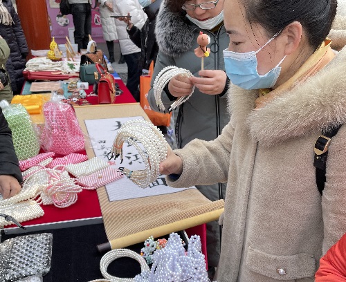 祝福三·八婦女節(jié)，勵志珠珠繡添風(fēng)采！------記手工之家參加“幸福叢臺、巾幗添彩”手工藝品展