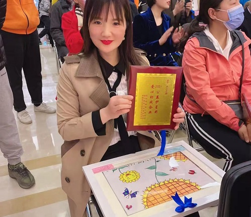 一起給他們關(guān)注、關(guān)心、關(guān)愛-----記手工之家受邀參加藍絲帶行動之孤獨癥孩子“有畫與你講”公益畫展