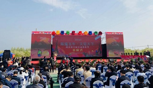 珠繡非遺項(xiàng)目展風(fēng)采，助力邱縣文冠果花節(jié)----記邱縣第六屆文冠果花節(jié)勝利開幕