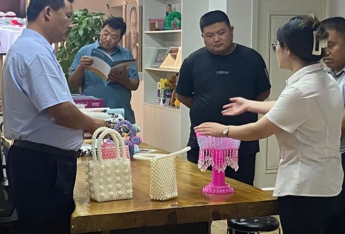 發(fā)展殘疾人事業(yè)，實施鄉(xiāng)村振興戰(zhàn)略--------記邱縣梁二莊鎮(zhèn)村領導一行蒞臨手工之家參觀指導