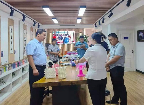 發(fā)展殘疾人事業(yè)，實施鄉(xiāng)村振興戰(zhàn)略--------記邱縣梁二莊鎮(zhèn)村領導一行蒞臨手工之家參觀指導
