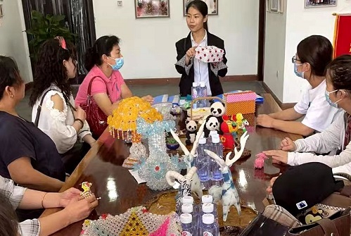 培訓(xùn)、提供材料，為了大家空閑時間能有份收入--- --- 記手工之家在邯鄲市叢臺區(qū)婦女手工藝協(xié)會(圖1)