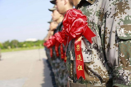 今天，手工之家跟大家一起致敬“最可愛的人”！