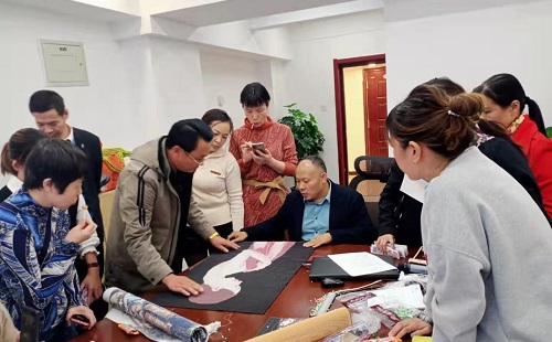 2021如何在家掙錢？越來(lái)越多人選擇手工活加工(圖1)