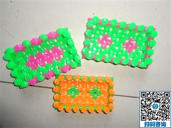 別小看你在衛(wèi)生間里一個小小的改變，把原來的塑料肥皂盒換成串珠肥皂盒，不僅透氣不損耗肥皂，更是美觀環(huán)保有品味。新年新氣象，趕緊動手試試吧。